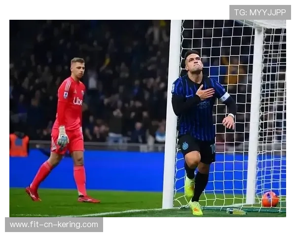 国米劳塔罗倒地铲射再入世界级进球——点亮夜空的瞬间