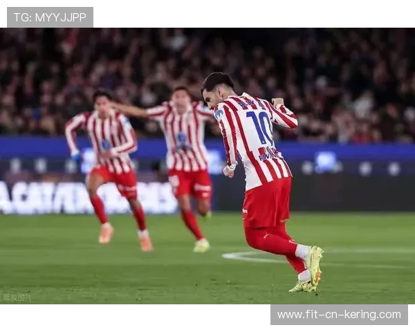 巴萨阵地战通过层层推进制造机会，佩德里搓射偏出